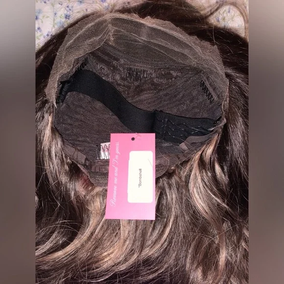 “Bombshell” by Chelsey Smith Crowns New with tags, CSC Box*long wavy Wig - Picture 4 of 7